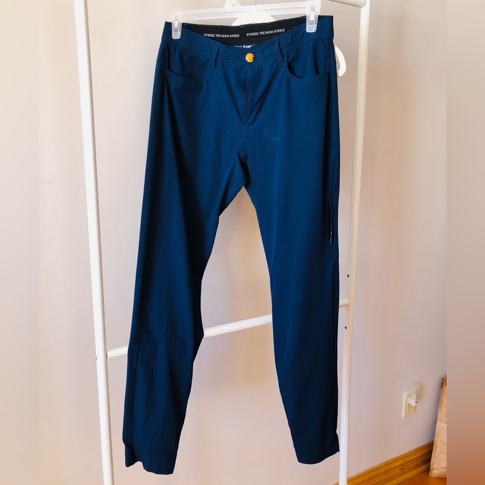 Men’s navy activewear pants. Size 32. Like new.